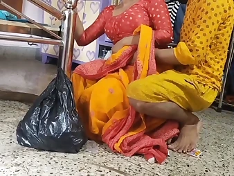 Desi stepmom and Indian son get crazy in maid's donk