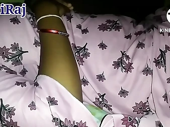 Desi Masti gets super-naughty with her Beau in steamy solo action