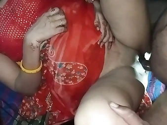Lalita Bhabhi gets her Indian poon eaten and her Indian acquaintance joins in on the fun in this hot video