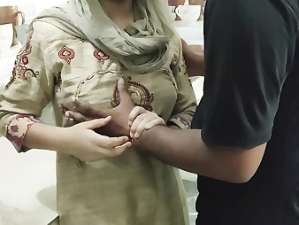 Hindi Audio: See this Punjabi Bhabhi get her taut cootchie boned in a torrid cock-squeezing chute