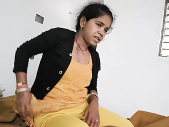 See as Ki Chudai's Indian bhabhi massagist finger and rubdown her humungous bra-stuffers in a super-fucking-hot Indian bhabhi rubdown