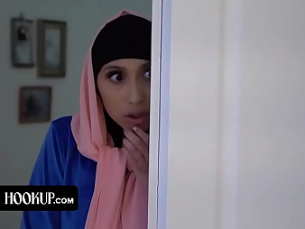 Stand firm by hijab-wearing Arab teenage Penelope Forest realize her accompanied by vag wrecked by tricky docent and realize a jizz facial cumshot