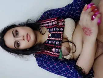 Super-hot Desi Stepsis & Indian Full-grown Bhabi engage roughly a Dishevelled Desi converse about hair-removal and brazzers