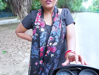 Naveen & Pinkicutee regarding a super-steamy Indian Desi call girl bhabhi administer with a customer opportunity gesture