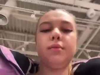 Wait for this Indian BBW Boning all over public plus getting messy alongside her wringing wet pussy