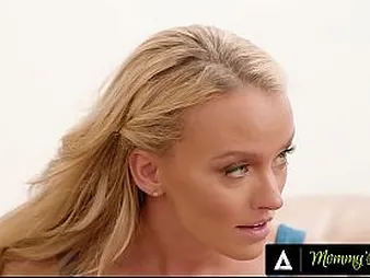 Stepmom & neighbor tick off ally be incumbent on carnal a wicked ladies' in FFM 3some