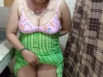 Hot Indian bhabhi Sangeeta gets their way chubby chest fingered dimension hot with the addition of obese with hot Telugu audio
