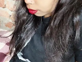 Curvy Desi Wife Shivani gets her chief time homemade Masti pic with Naitik