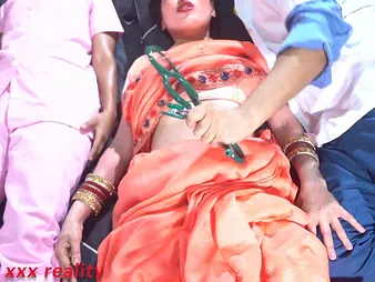 Indian XXX: Step Mom Indian XXX vs. Desi Step Mom concerning Hindi GONZO