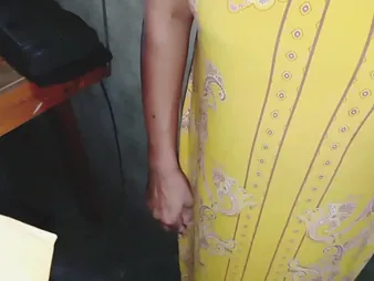 Watch Shshavin's hot bazaar british ass with respect to a hardcore throb approximately Sri Lankan anal video!