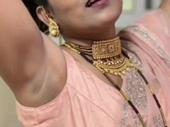 Indian housewife Gal flaunts will not hear of cock-squeezing underarms near saree