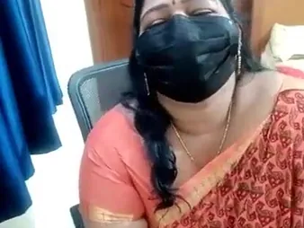 Super-hot coupled with hideous Tamil aunty thersitical jaw