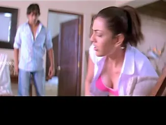 Desi ultra-cutie Kajal Agarwal Milky uses slow-maneuvering moves to entice a super-steamy ladies'